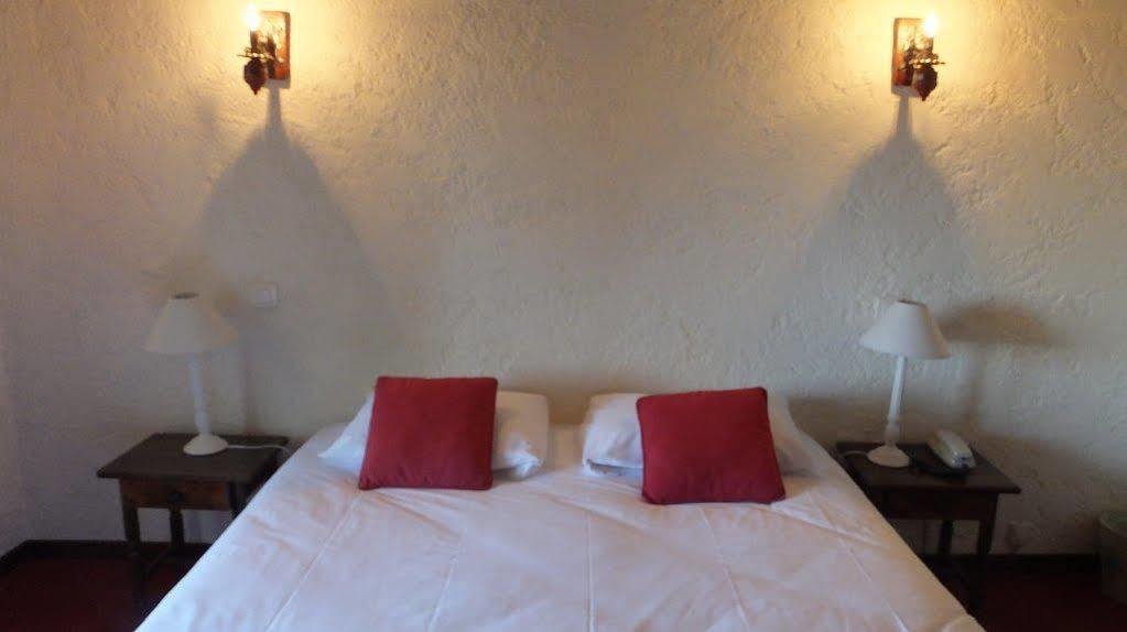 L'Estirado Des Adrets Hotel Лез Адре дьо л'Естерел Екстериор снимка
