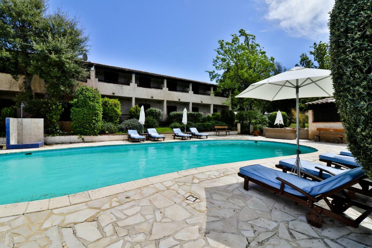 L'Estirado Des Adrets Hotel Лез Адре дьо л'Естерел Екстериор снимка